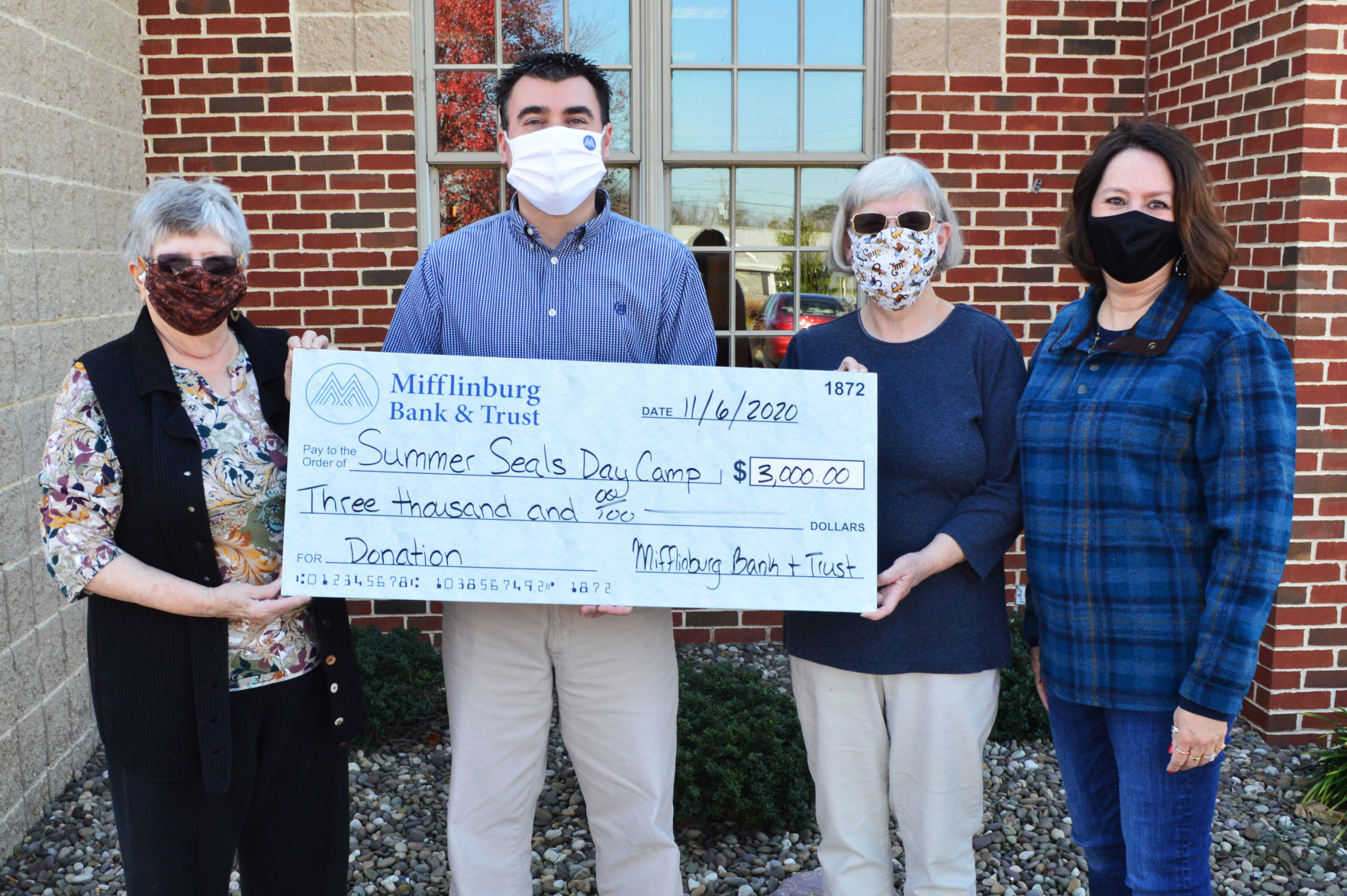 Bank contributes to Summer Seals Day Camp